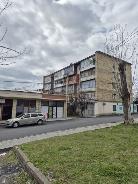 Satılır 2 otaqlı köhnə tikili 41 m²