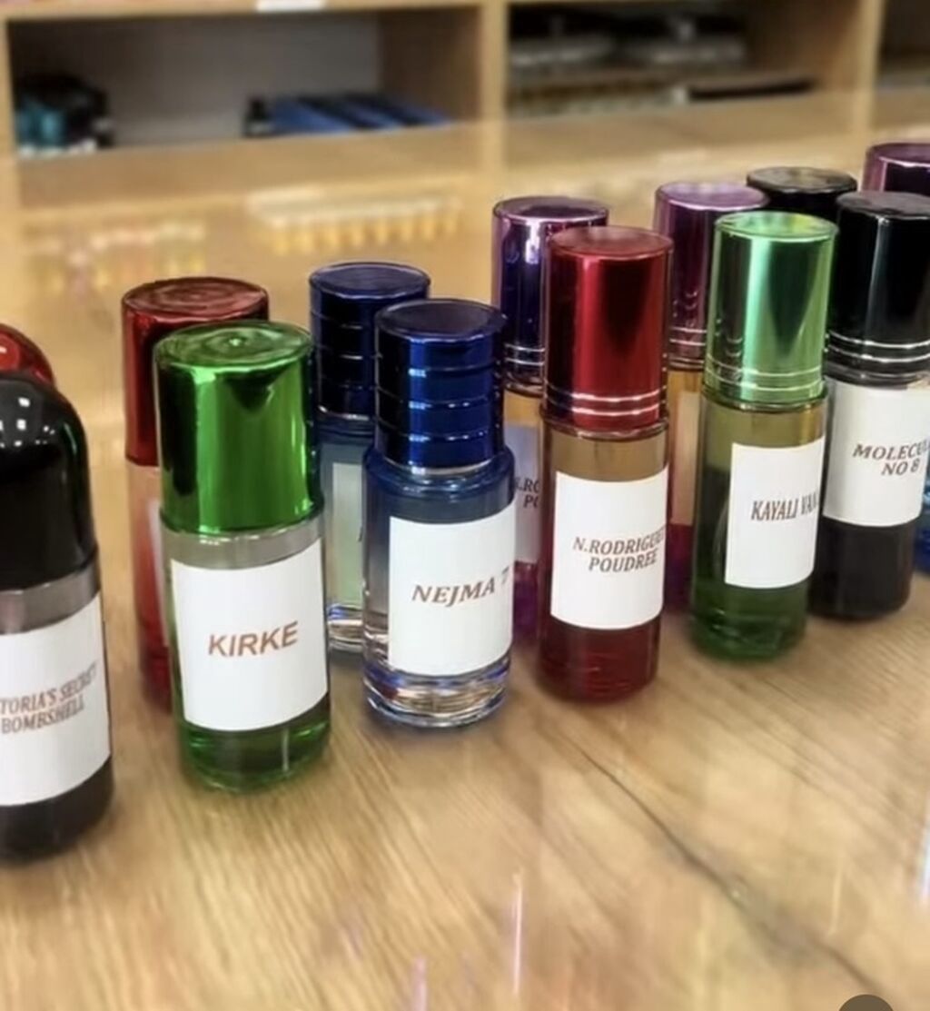 Məhsul: Niş ətir nümunələri/mini şüşələr Təsvir: - Rəngli, metal — Gözəllik və sağlamlıq, Digah
