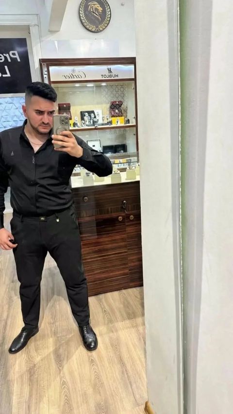 Salam ozume kiraye ev axtariram 25 yasim var programist islirem hemde