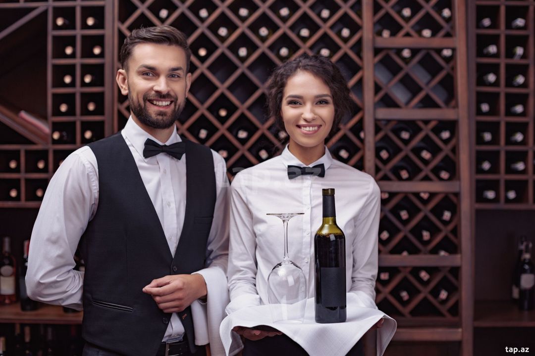 Ofisiant işi axtarıram — İş axtarıram, Bakı