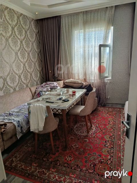 Künc divan yaxşı vəziyyətdə.kocmeyimle əlaqədər satiram