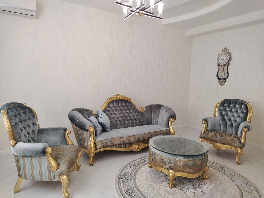 Klassik üslubda qonaq otağı dəsti Tərkibi: - 1 ədəd üçnəfərlik divan — Mebel, Bakı (6)