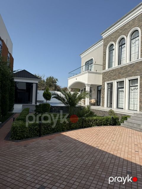 5 otaqlı, 216 kv. m, Yeni təmirli