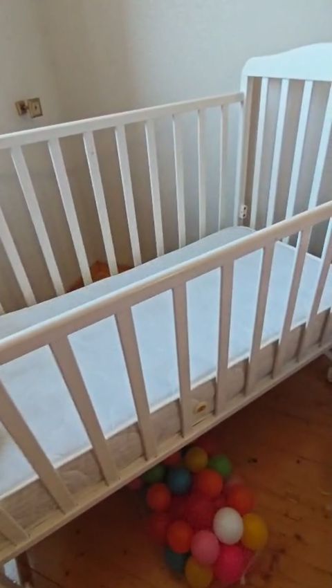 Bewik 50 azn tecili satilir matrası var,həm yellənir həm təkərlid hal
