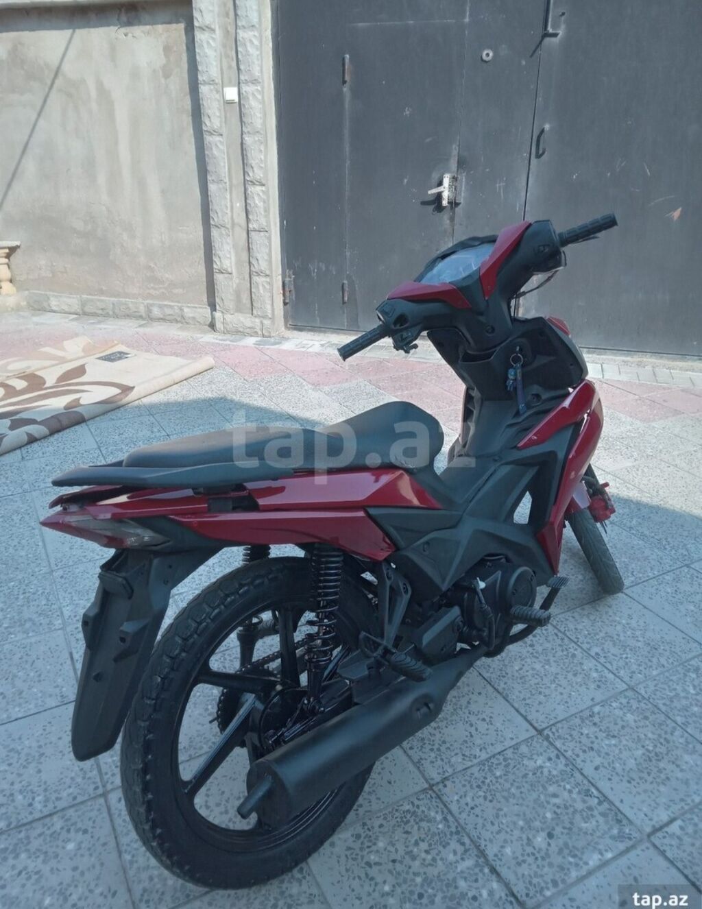 Qırmızı rəngli şəhər tipli skuter/moped - Agressiv dizaynlı — Avto, Xaçmaz (5)