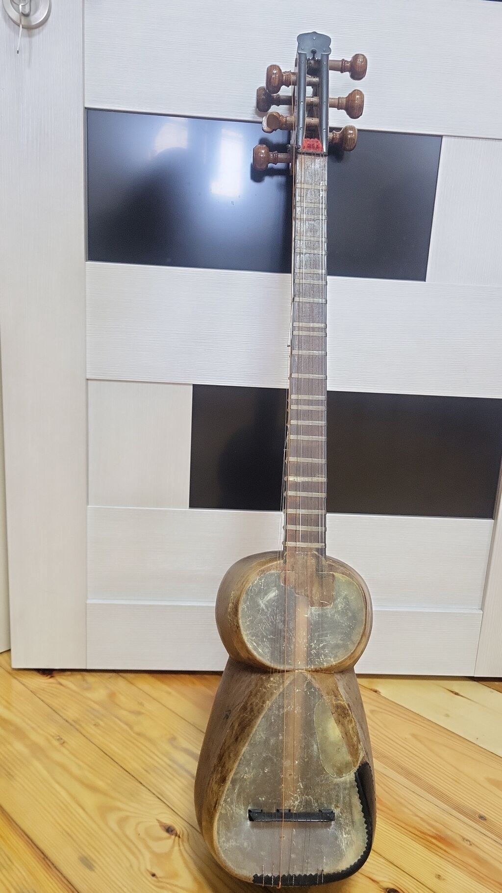Tar – milli simli musiqi aləti - Korpus: armud formalı, iki nazik — Mallar, Bakı
