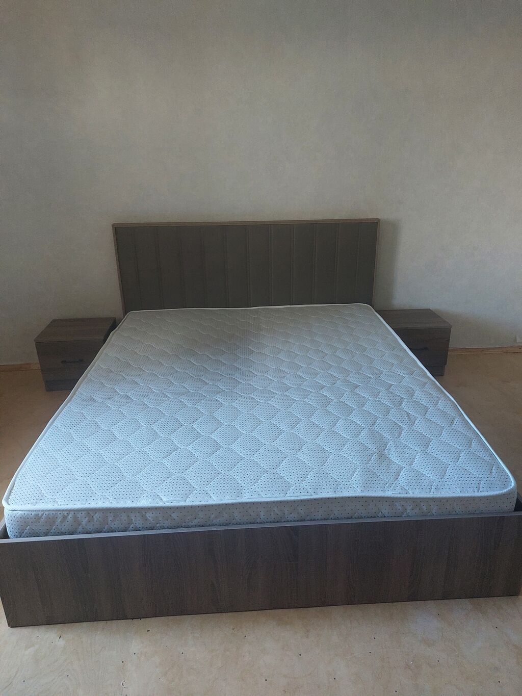 İki nəfərlik yataq dəsti - Material: tünd ağac teksturalı korpus