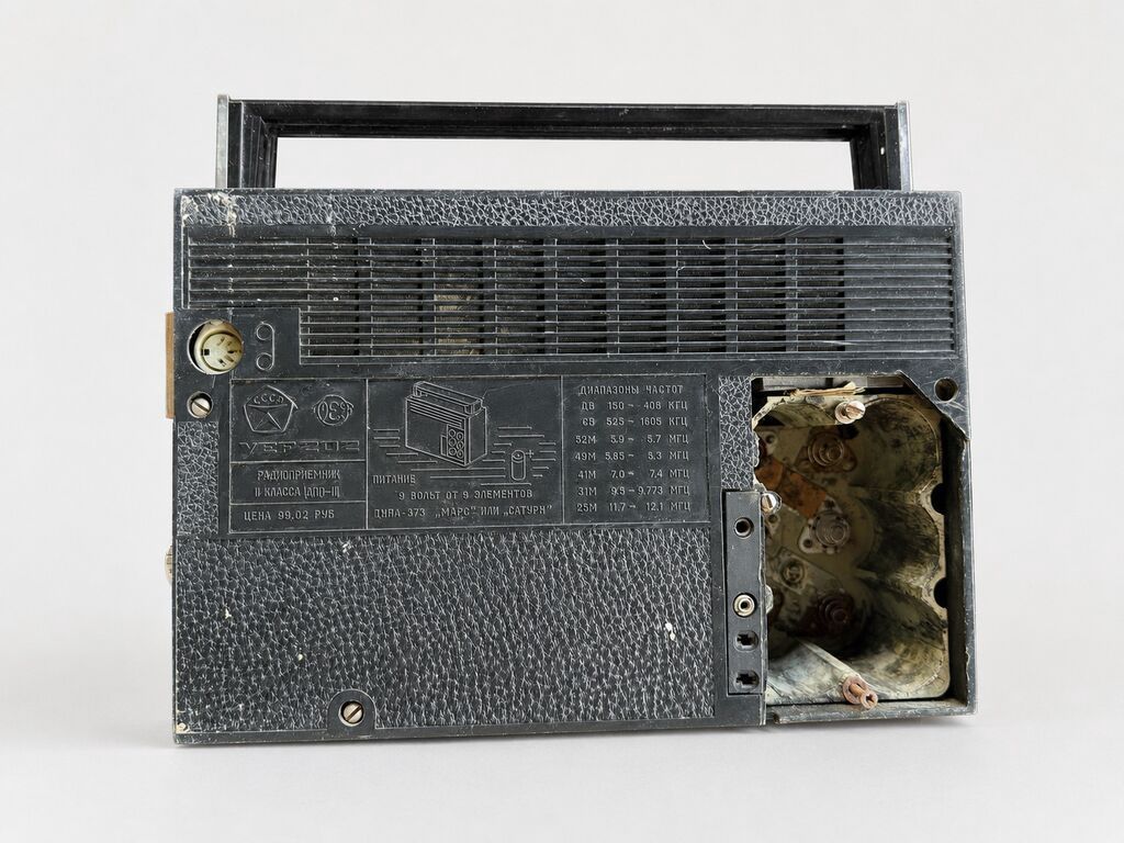 SSRİ dövrünə aid VEF-202 portativ radioqəbuledici satılır. Retro — Radio qəbuledicilər, Bakı (3)