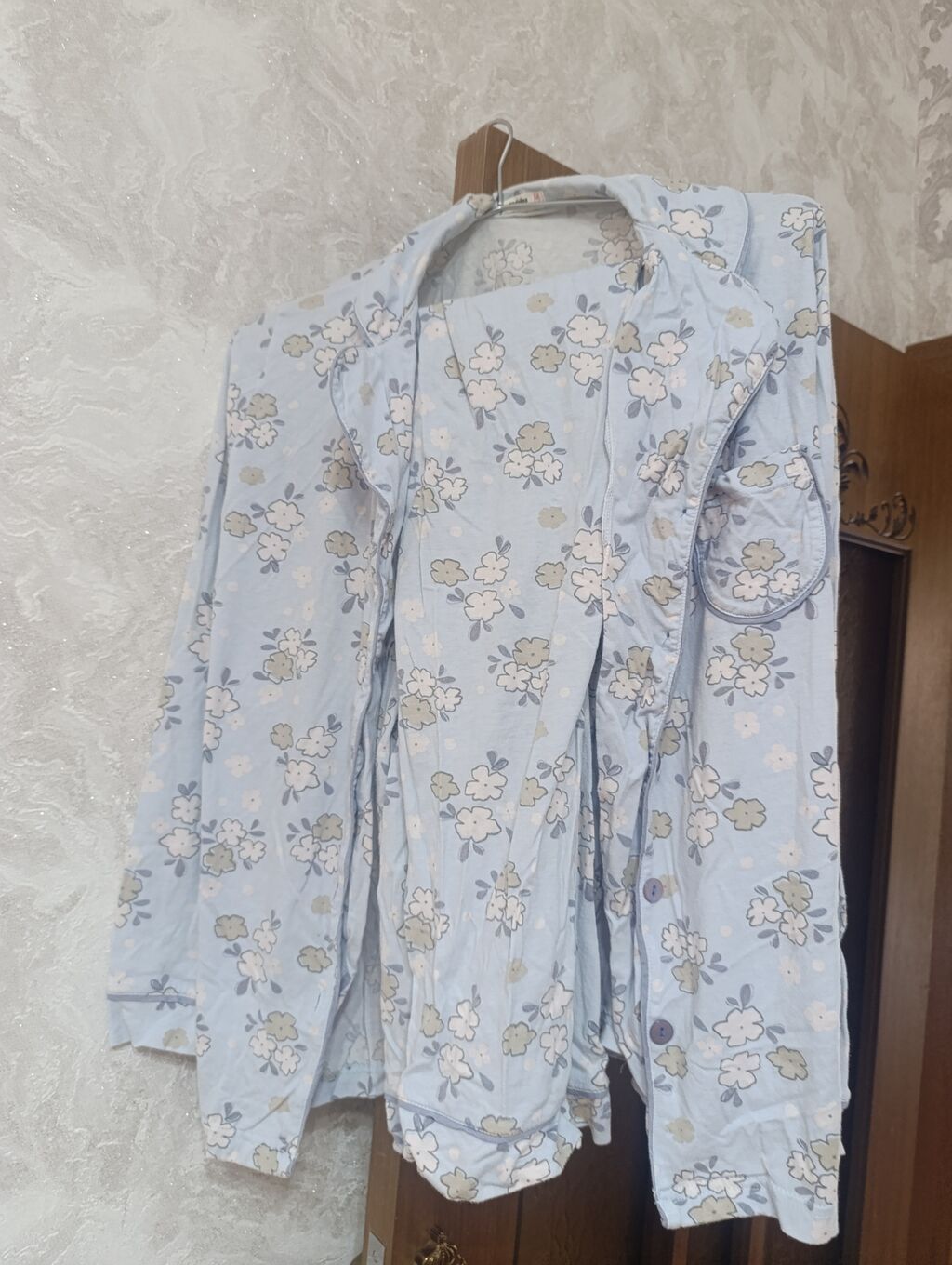 Mavi rəngli, çiçək naxışlı qadın pijama dəsti. Yumşaq, yüngül parça — Şəxsi əşyalar, Digah