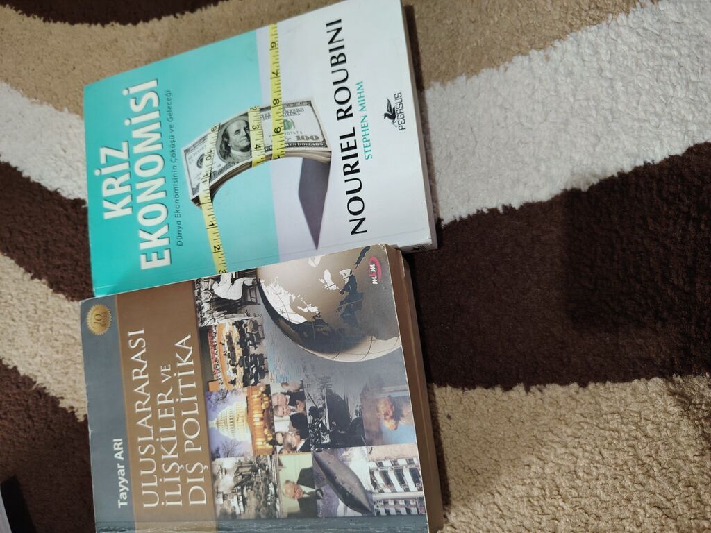 Məhsul: Kitablar və portfel dəsti 1) Kitab: “Kriz Ekonomisi: Dünya — Kitablar və jurnallar, Şəki