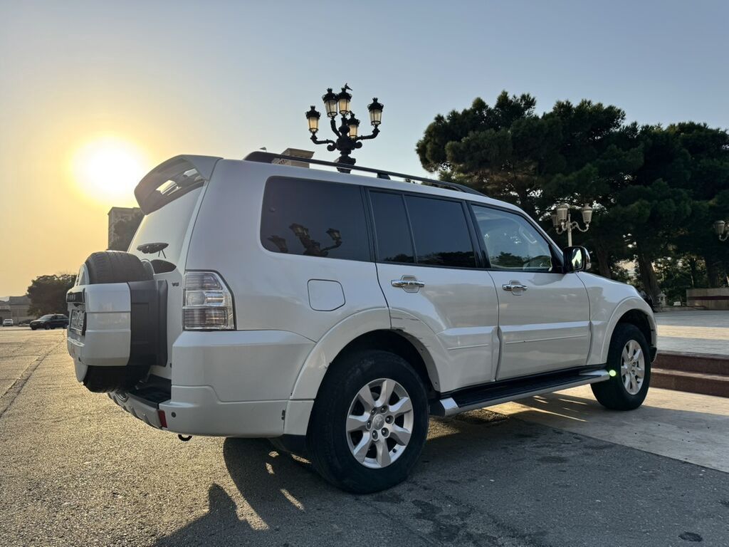 Mitsubishi Pajero: 3.5 l | 2011 il 237400 km Ofrouder/SUV — Avto, Güzdək (3)
