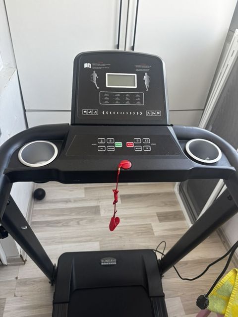 Sundays Fitness qaçış trenajoru - Kompakt qatlanan dizayn: Asanlıqla — Sports and Recreation