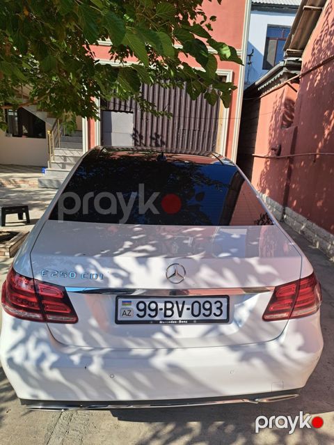 Mercedes-Benz E 250: 2.5 l | 2013 il Sedan