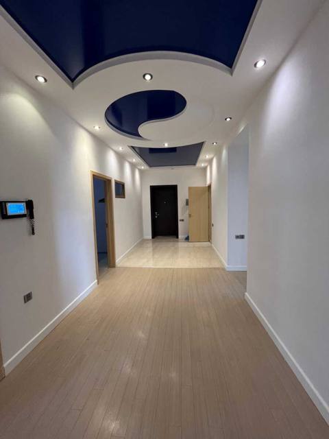 Satılır 3 otaqlı yeni tikili 196 m² — 390 000 ₼ · 3 rooms · 196 m² · floor 8/18 · Baku, Yasamal · Mənzil Satılır 3 otaqlı yeni tikili 196 m² — Baku