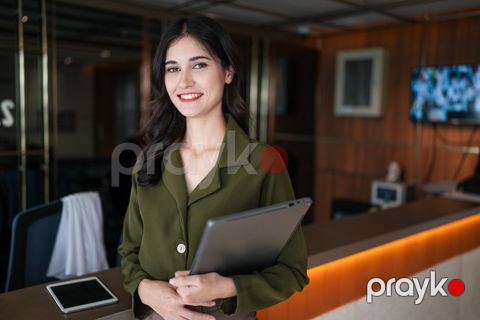 Hostes tələb olunur — Bakı