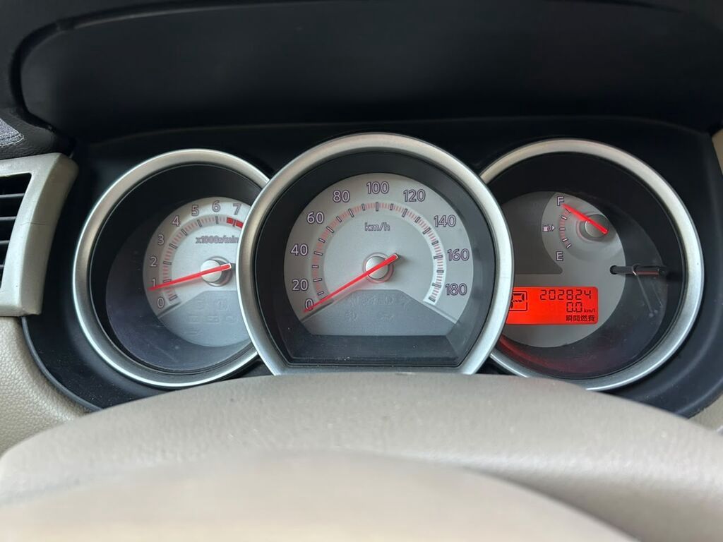 Nissan Tiida: 1.5 l | 2011 il Hetçbek — Avto, Bakı (7)