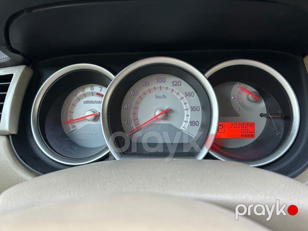 Nissan Tiida: 1.5 l | 2011 il Hetçbek — Avto, Bakı (7)