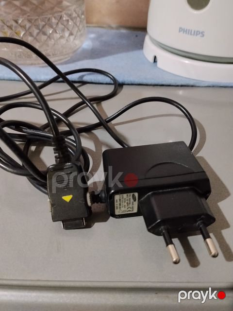 Universal elektrik adapter şarj cihazı — Bakı