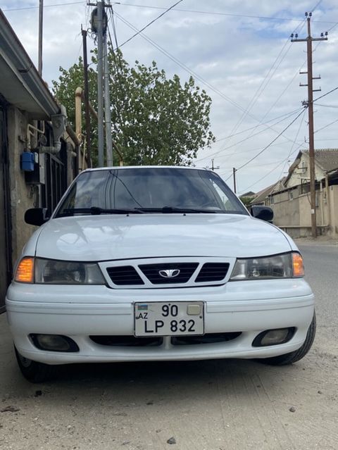 Daewoo Nexia sedan – ağ rəng