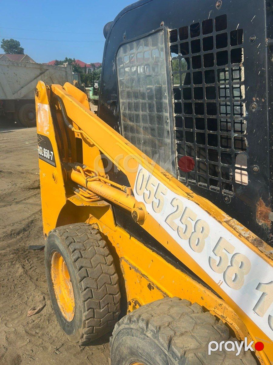 Mini yükləyici Hyundai, 2011 il — İnşaat texnikası, Bakı (9)