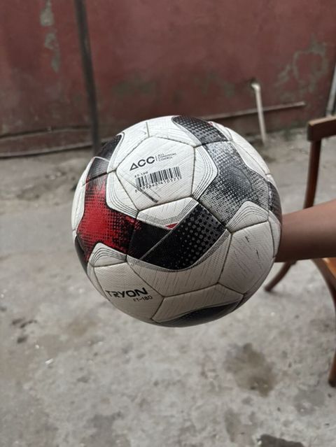 TRYON FT-180 futbol topu - Ölçü: 4 (üzərində “size 4” qeyd olunub) - — İdman və Əyləncə
