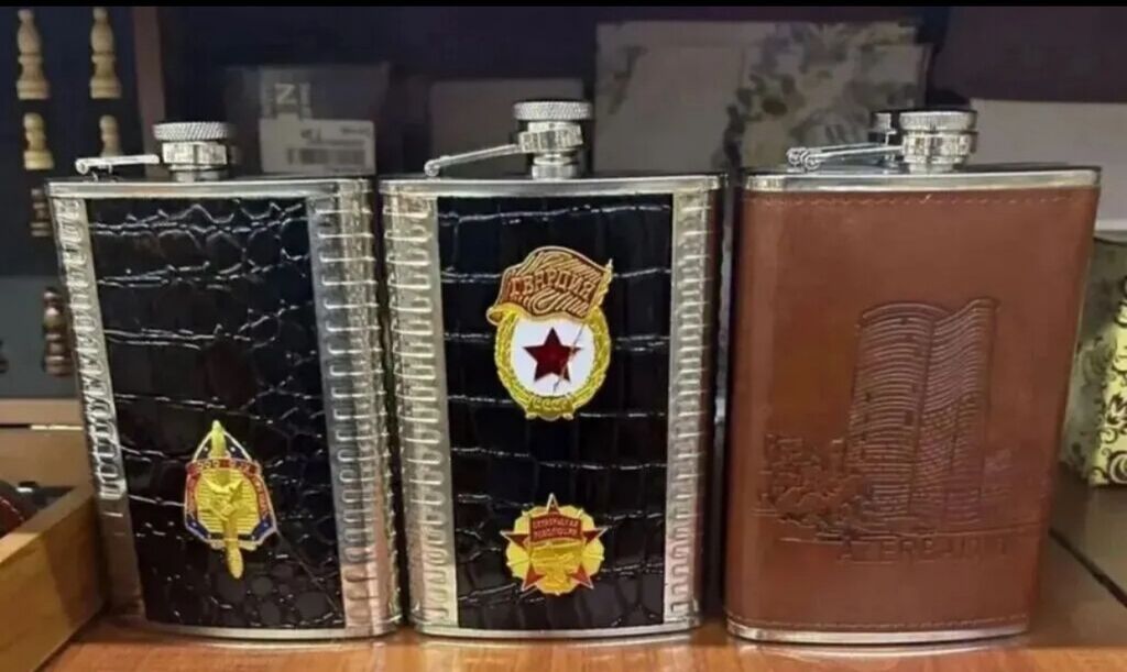 Dəri örtüklü metal ciblkasa dəsti - Tərkib: 1 ədəd ciblkasa (flakon) — Mallar, Bakı (2)