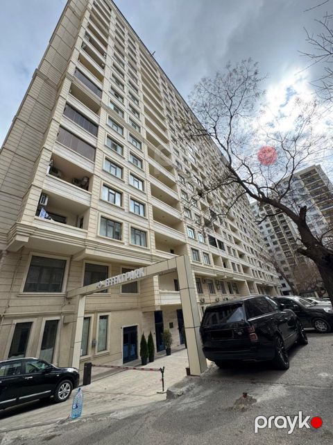Satılır 4 otaqlı yeni tikili 240 m²