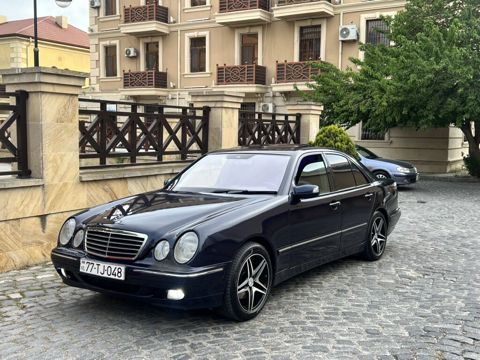 Mercedes-Benz E 320: 3.2 l | Sedan