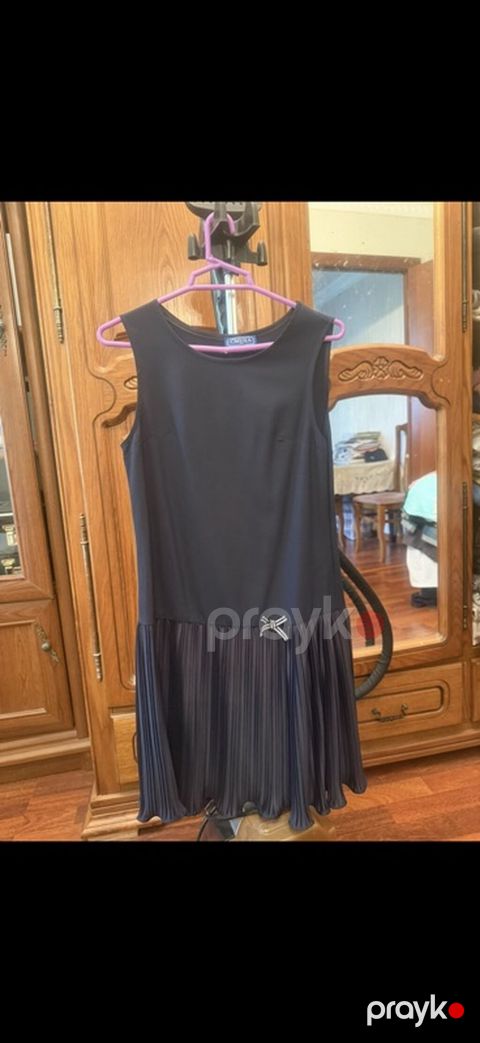 S razmer yenidir - Stil: Klassik A-kəsim, qolsuz, dairəvi yaxalıq -