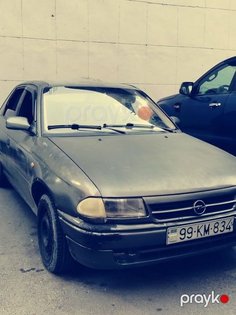 Opel Astra F sedan Xüsusiyyətlər: - Kuzov: sedan, tünd boz rəng -