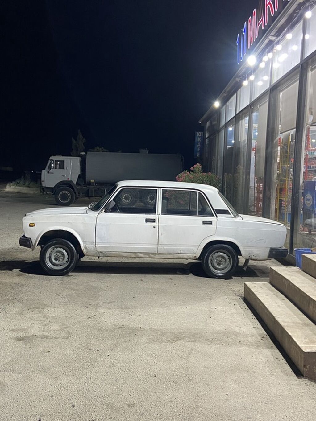 VAZ 2107 sedan – klassik arxaötürücülü model - Kuzov: 4 qapılı sedan