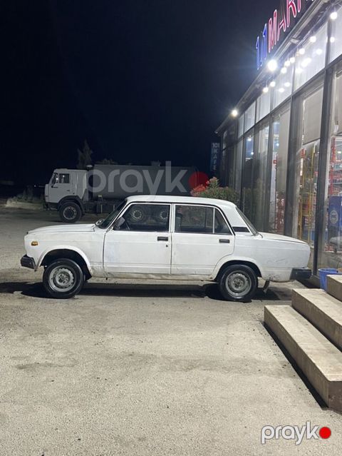 VAZ 2107 sedan – klassik arxaötürücülü model - Kuzov: 4 qapılı sedan