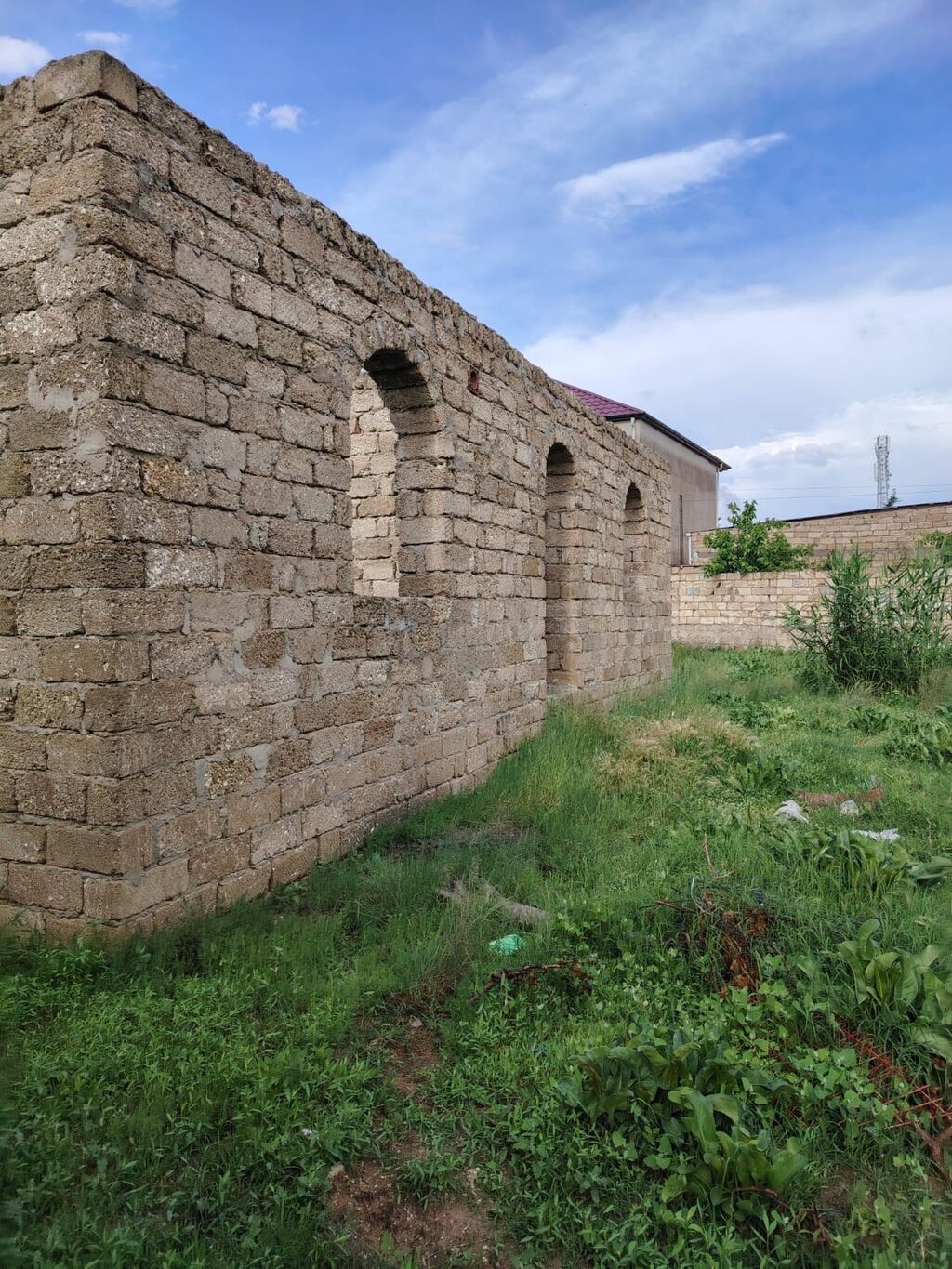 Satılır: yarımçıq tikili və həyət sahəsi - Material: daş hörgü - — Daşınmaz əmlak, Masazır (8)