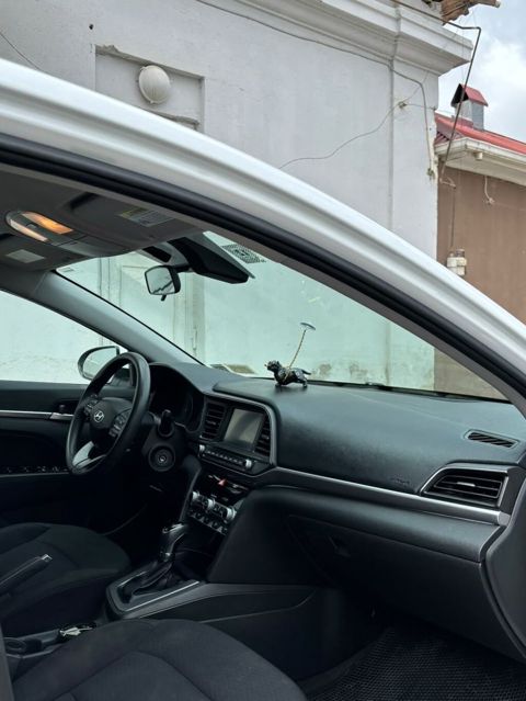 Hyundai Elantra: 2 l | 2020 il Sedan