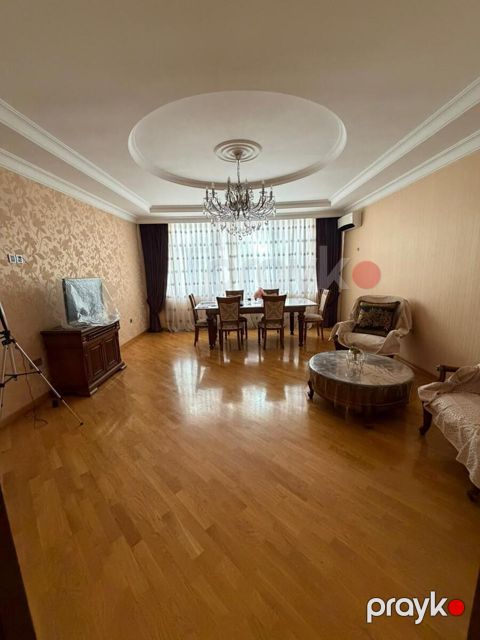 İcarəyə verilir 3 otaqlı yeni tikili 130 m²