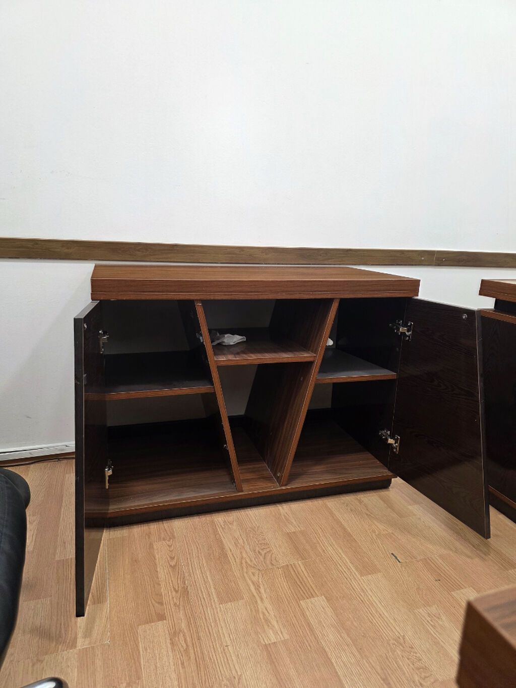 Livan mebelidi. Təmiz qoz ağacıdır. Əla vəziyətdədi Təcili satılır — Ofis mebeli, Bakı (5)