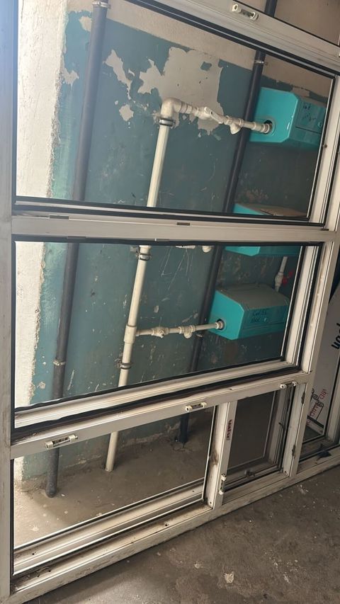 PVC pəncərə və şüşə paketlər Olculer: 2.20nin 1.75e 2 eded cercive ve