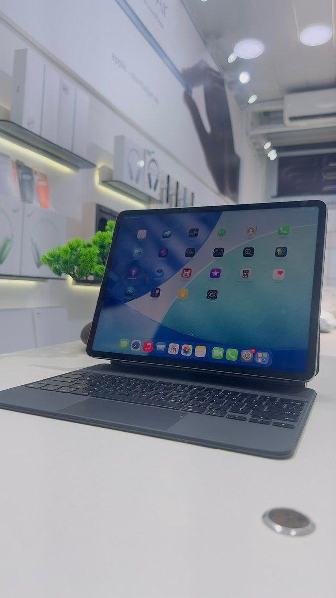 Apple iPad Pro M2 12.9 Inch 256 GB + Magic Keyboard — Elektronika, Bakı