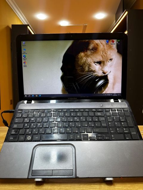 Noutbuk Toshiba i5