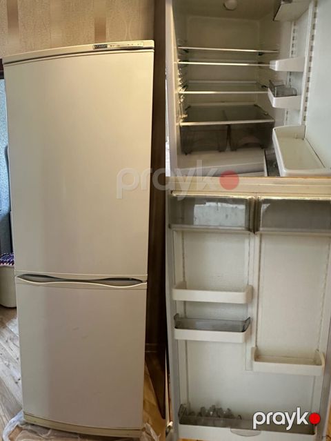 Soyuducu Defroz 180 azn Yaxşı işlək vəziyyətdədi, problemi yoxdu