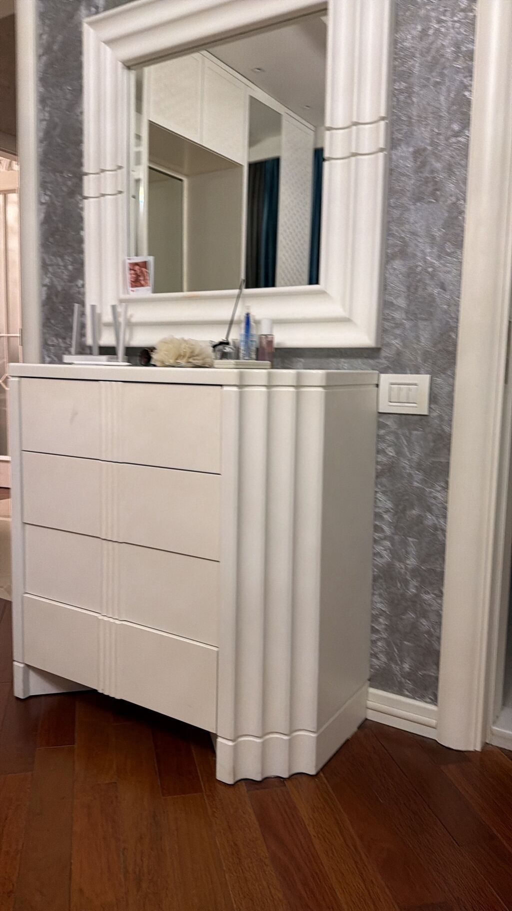 Tecili satilir. Guzgulu termo. 150 azn. 8mkr Tenis Akademiyasinin — Mebel, Mehdiabad