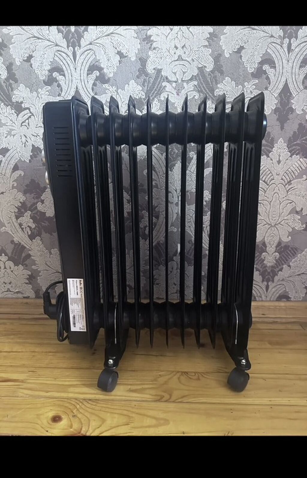 Ballu yağlı radiator – elektriklə işləyən, qara rəngli, təkərli model