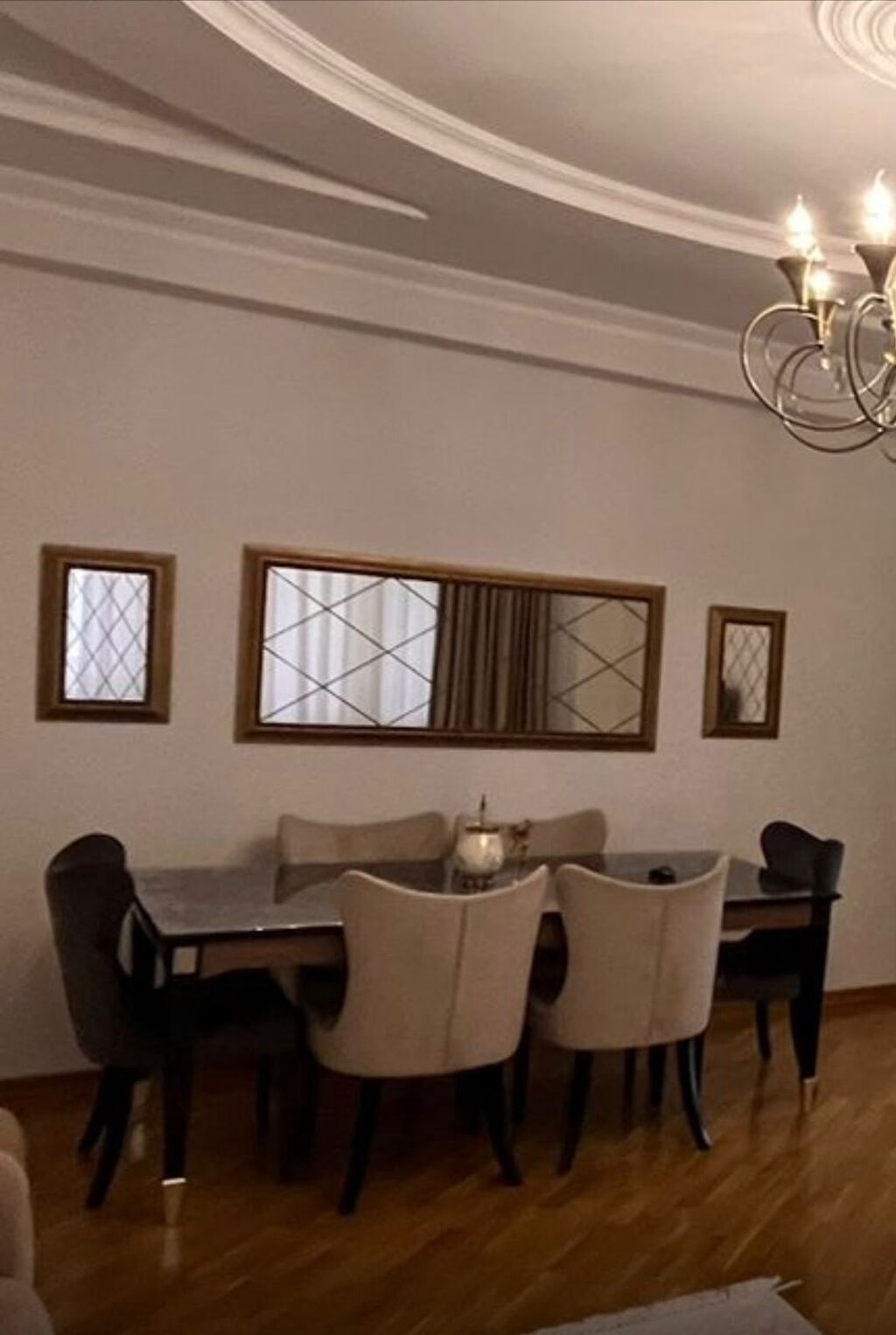 Masa 6 stul 600azn. Masanın üstü mərmər teksturalıdı. Kilim mebeldən