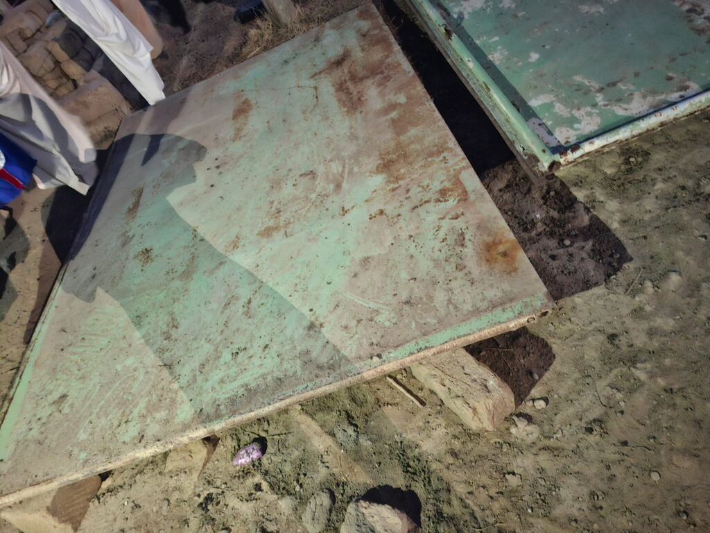 Məhsul: Metal darvaza qapıları (1 ədəd Təsvir: - Material: Tam metal