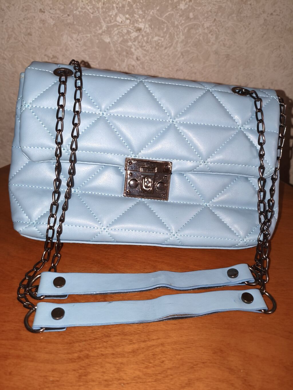 Zəncirli çiyin çantası – açıq mavi rəng - Material: yumşaq, tikişli — Çantalar, Digah