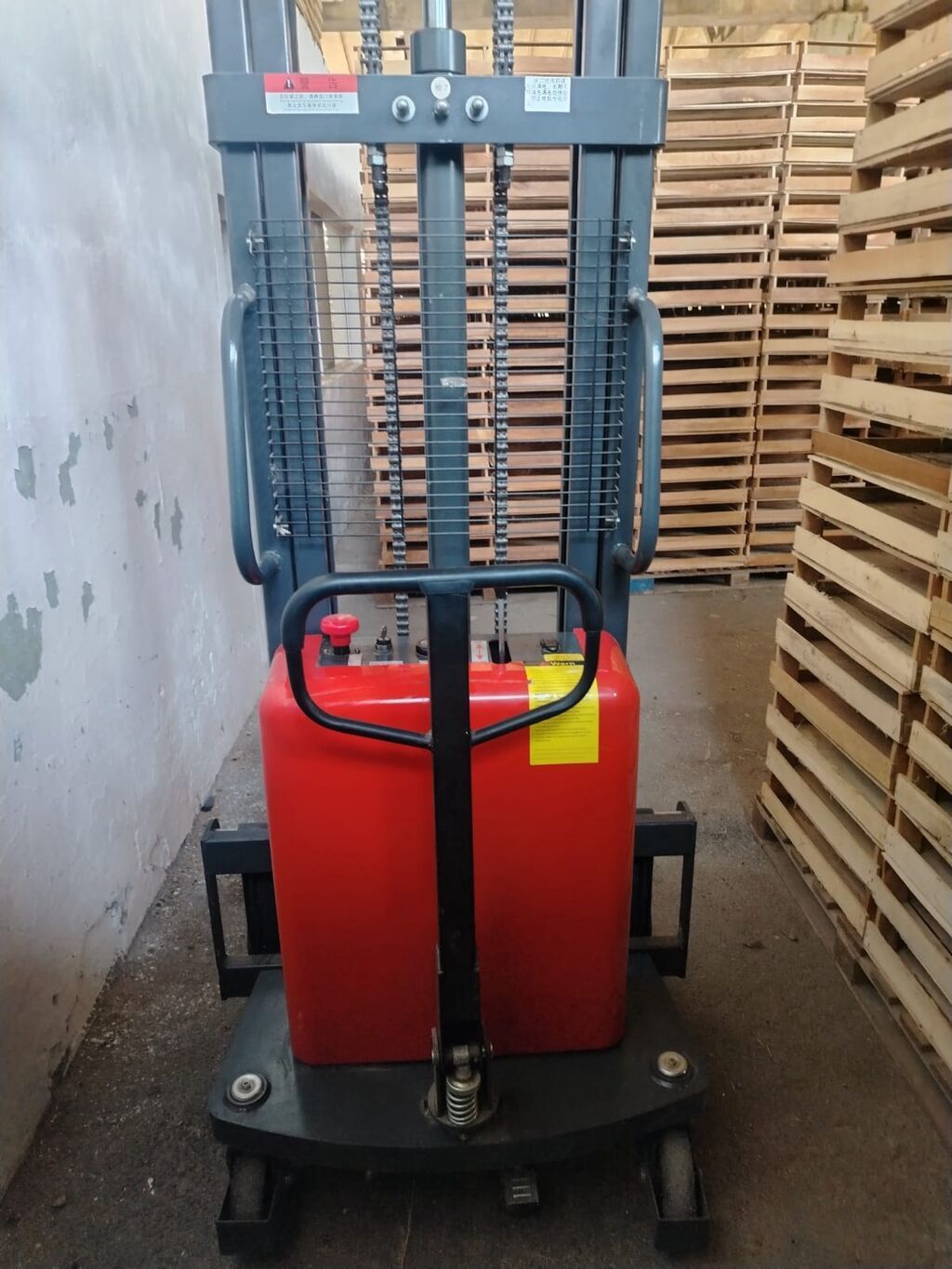 Enidir, və onun heç bir problemi yoxdur. 2 ton qaldıra bilir. 10–15 — Mallar, Masazır (2)