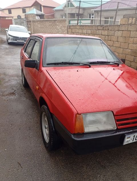 Lada 21099, qırmızı rəng, sedan korpus. - Mühərrik: benzinli