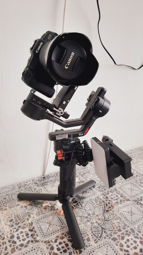 DJI RS 4 stabilizator + aksessuar komplekti - 3 oxlu peşəkar gimbal — Qəbələ