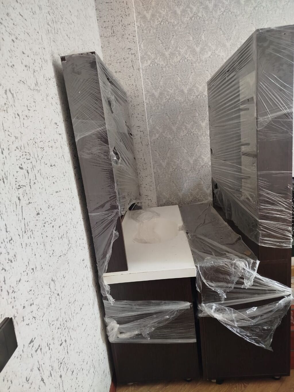 Bərbər mebeli güzgülü 2 ədəd təptəzə 2 si bir yedə cəmi 300 azn pula — Mallar, Bakı