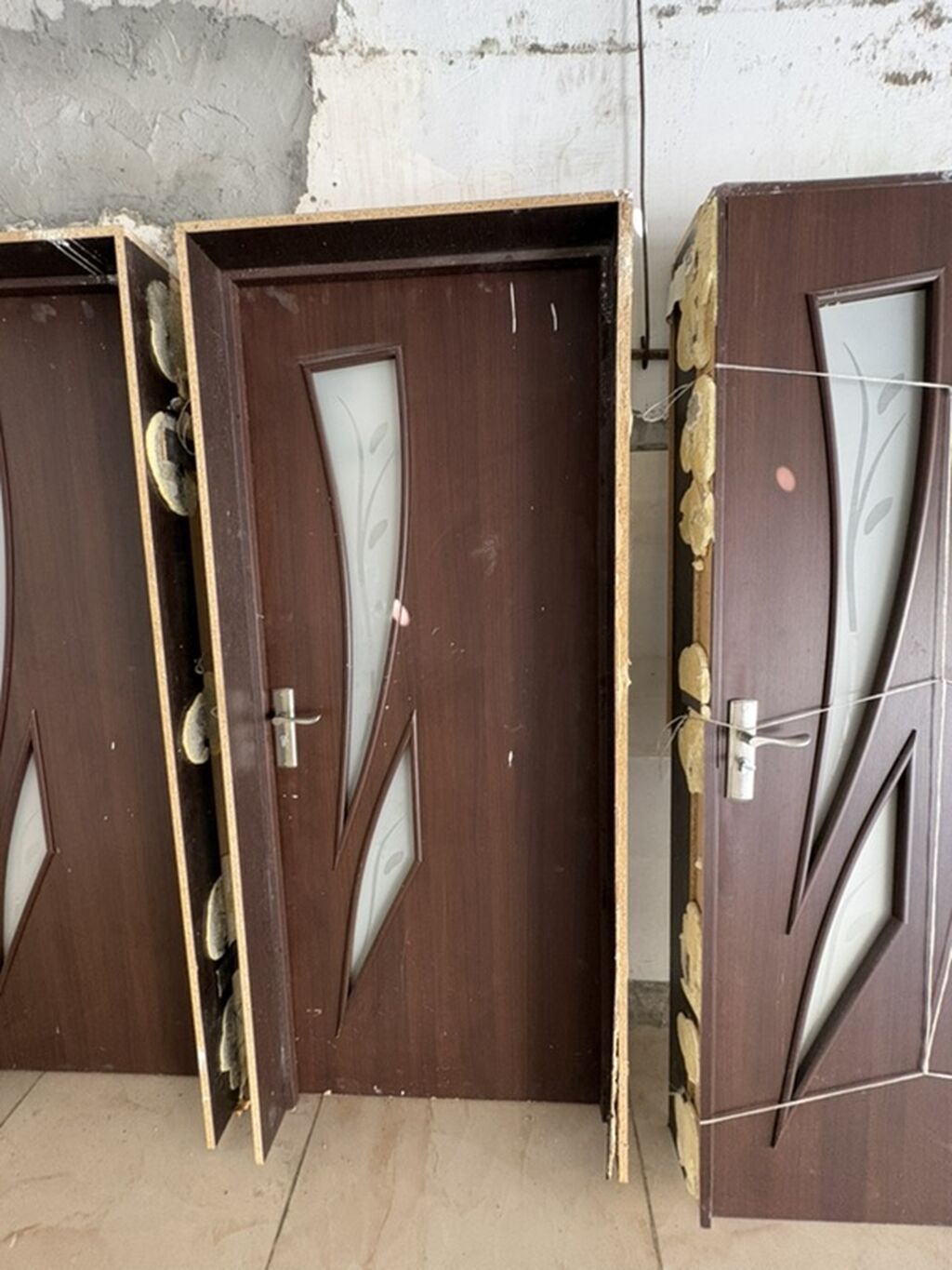 Daxili qapılar – şüşəli dekorlu, tünd qoz rəngində - Material — Mallar, Masazır (5)